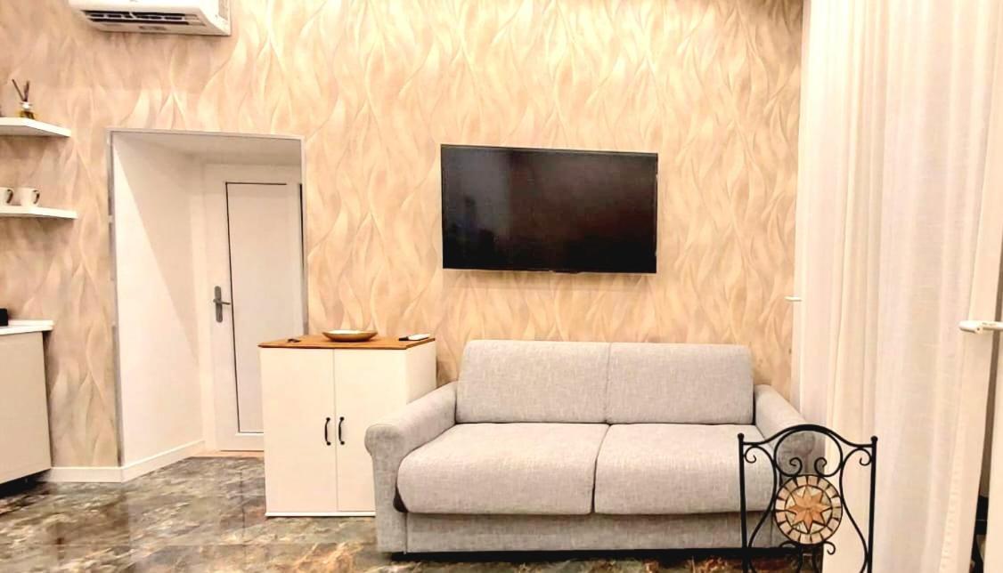 Loft In Center Of *