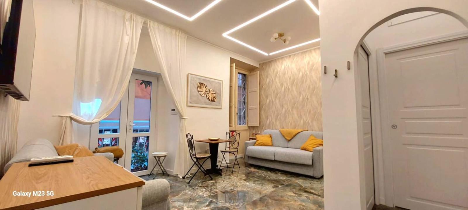Loft In Center Of * Rom